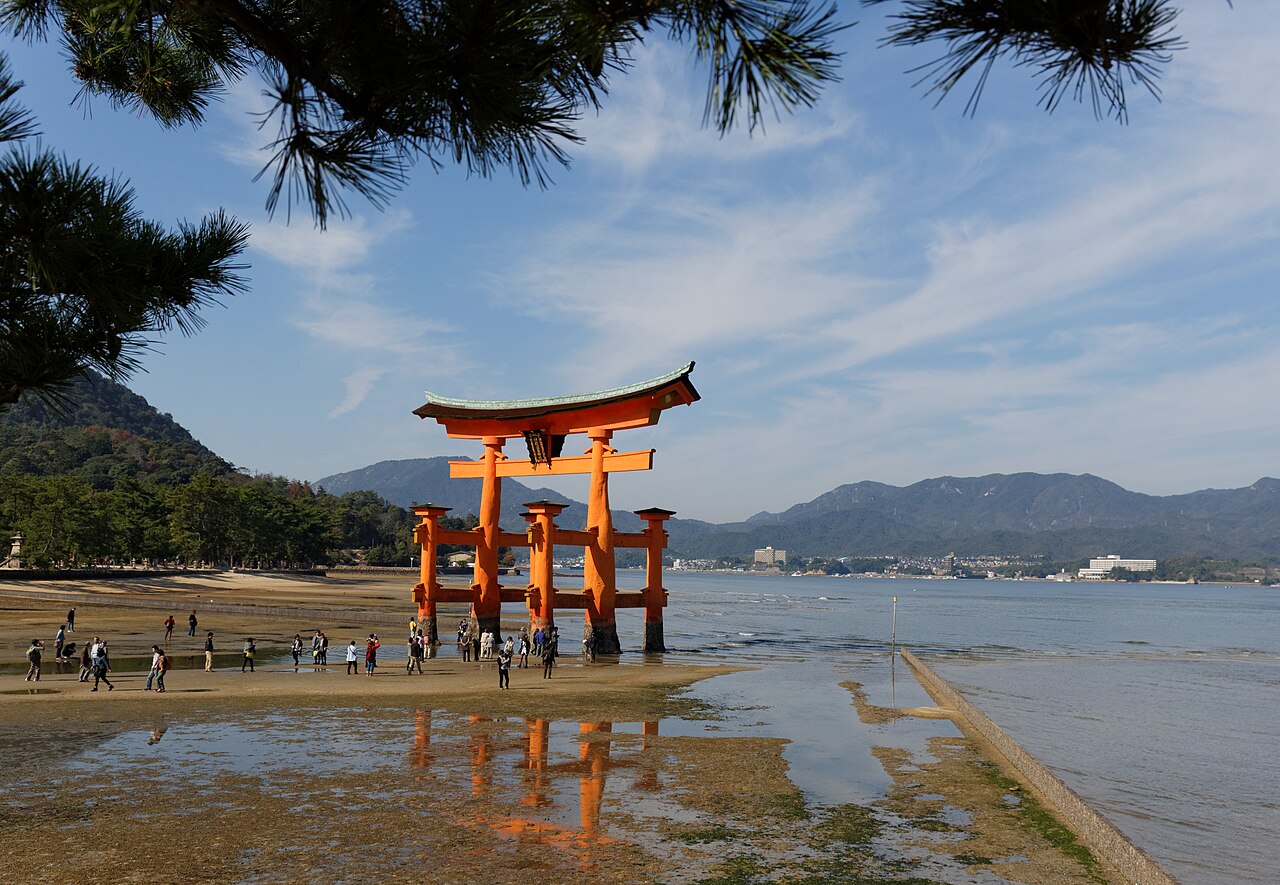 厳島神社と厳島の風景